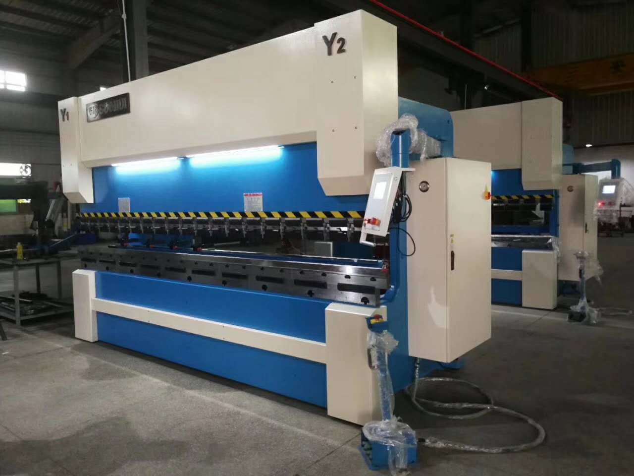 想了解數(shù)控折彎?rùn)C(jī)的特點(diǎn)