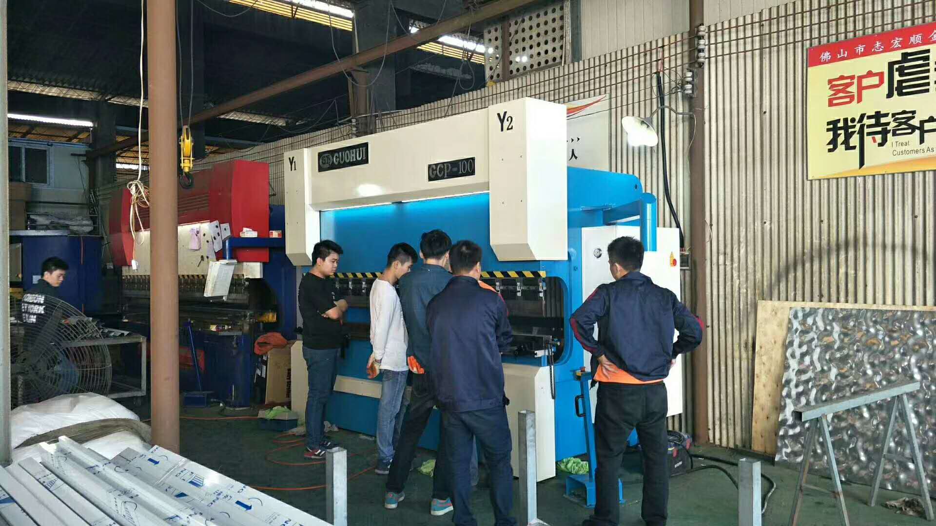 國輝機(jī)械3臺(tái)電液伺服折彎機(jī)抵達(dá)佛山力源市場(chǎng)