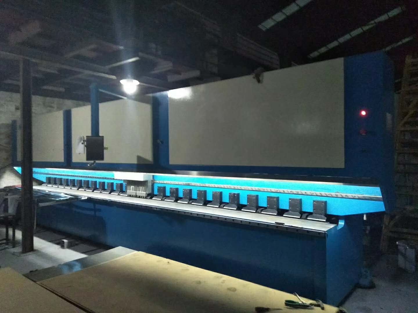 國輝刨槽機(jī)連環(huán)出機(jī)走一波